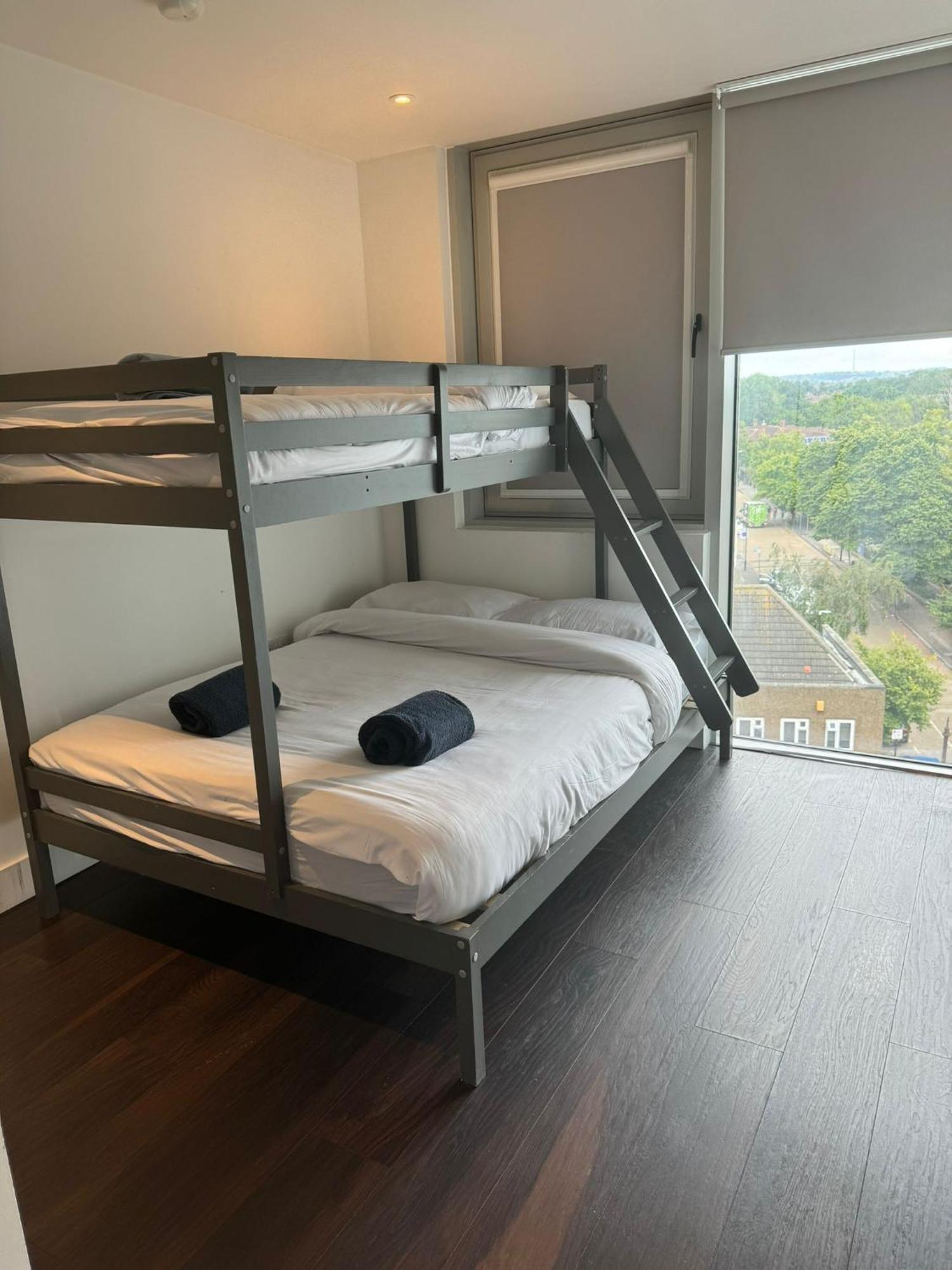Apartment Two Br Flat In Britannia Point Bp65 *